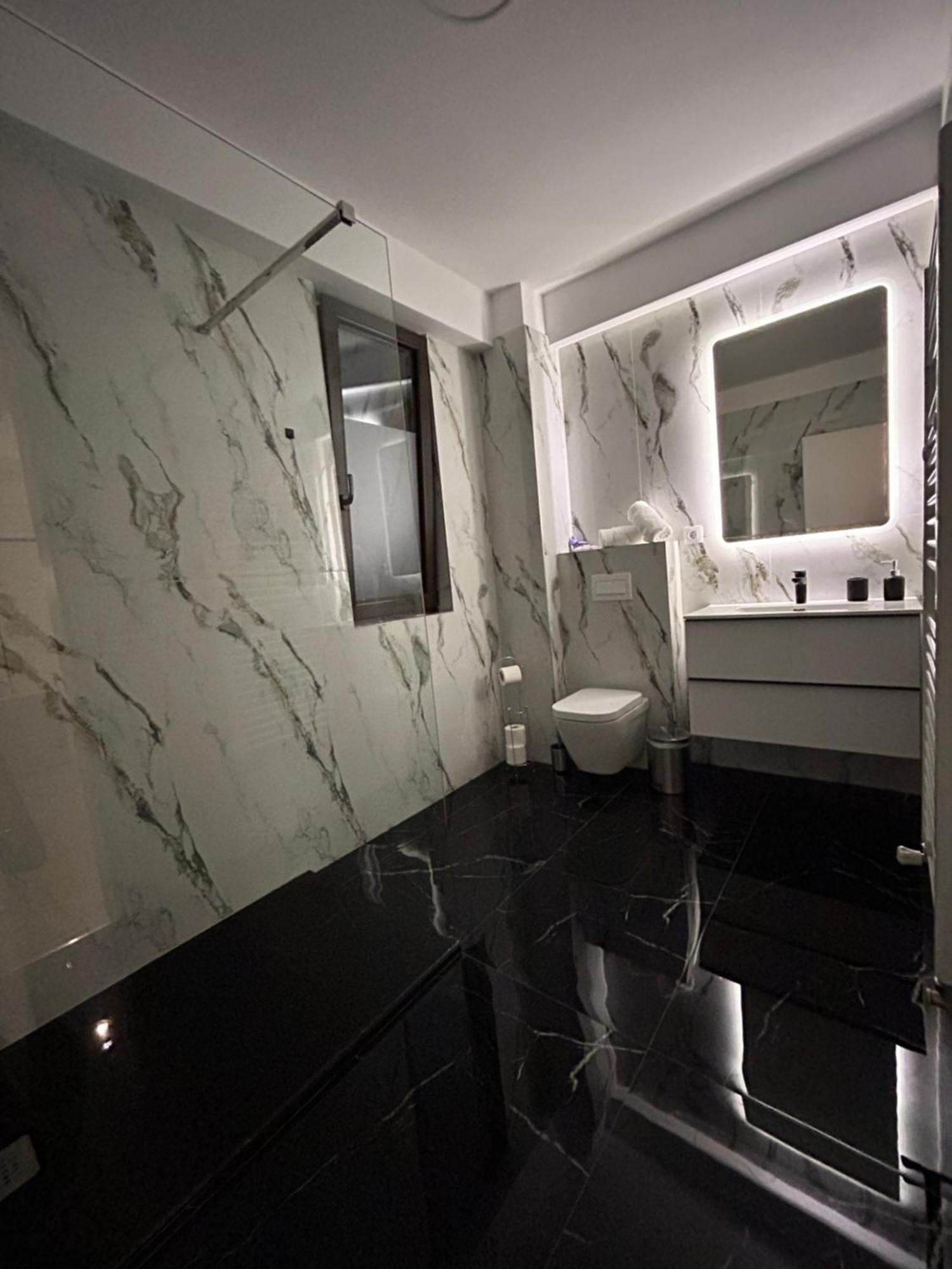 Mirror Apartments Satu Mare Ngoại thất bức ảnh